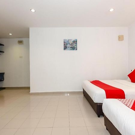 Oyo 1090 Hollitel Hotel Melaka Kültér fotó