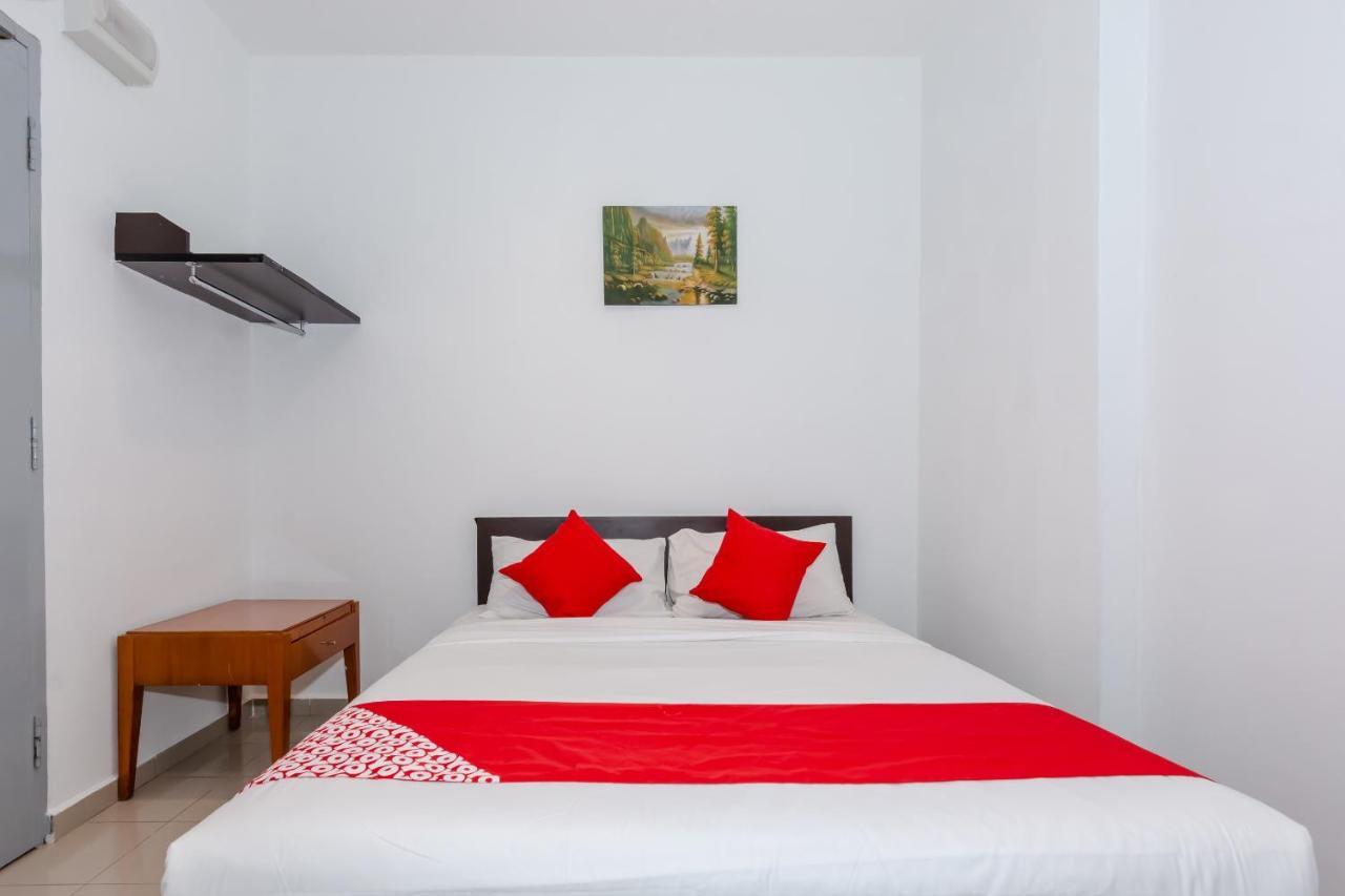 Oyo 1090 Hollitel Hotel Melaka Kültér fotó