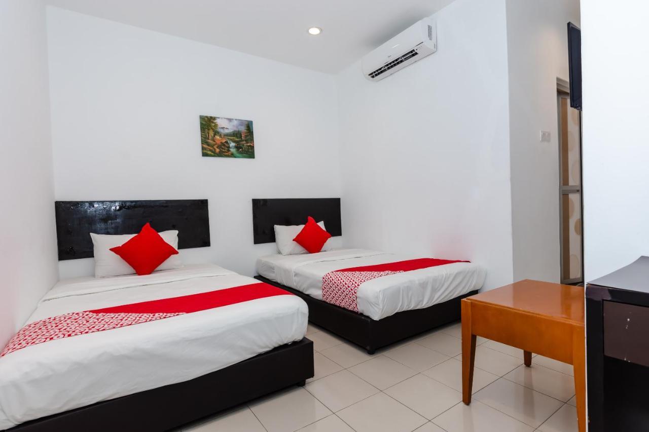 Oyo 1090 Hollitel Hotel Melaka Kültér fotó
