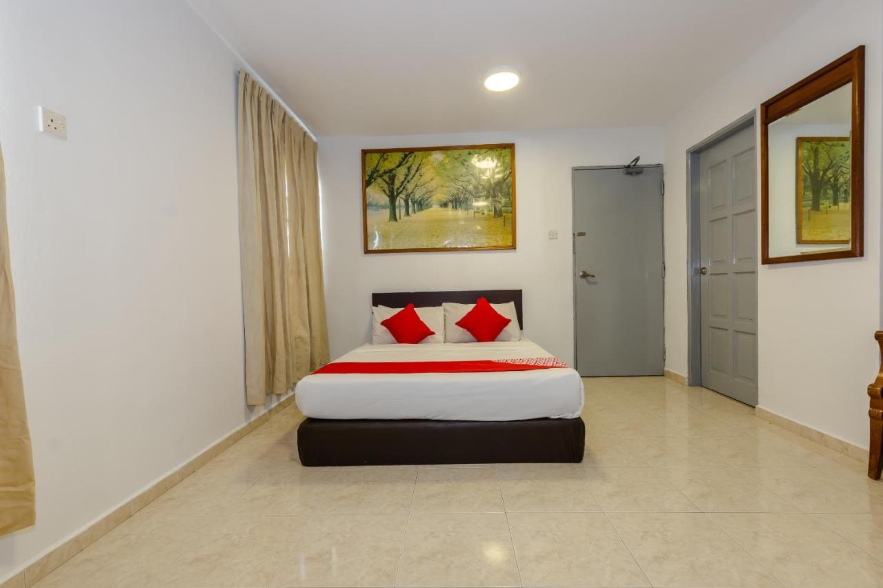 Oyo 1090 Hollitel Hotel Melaka Kültér fotó