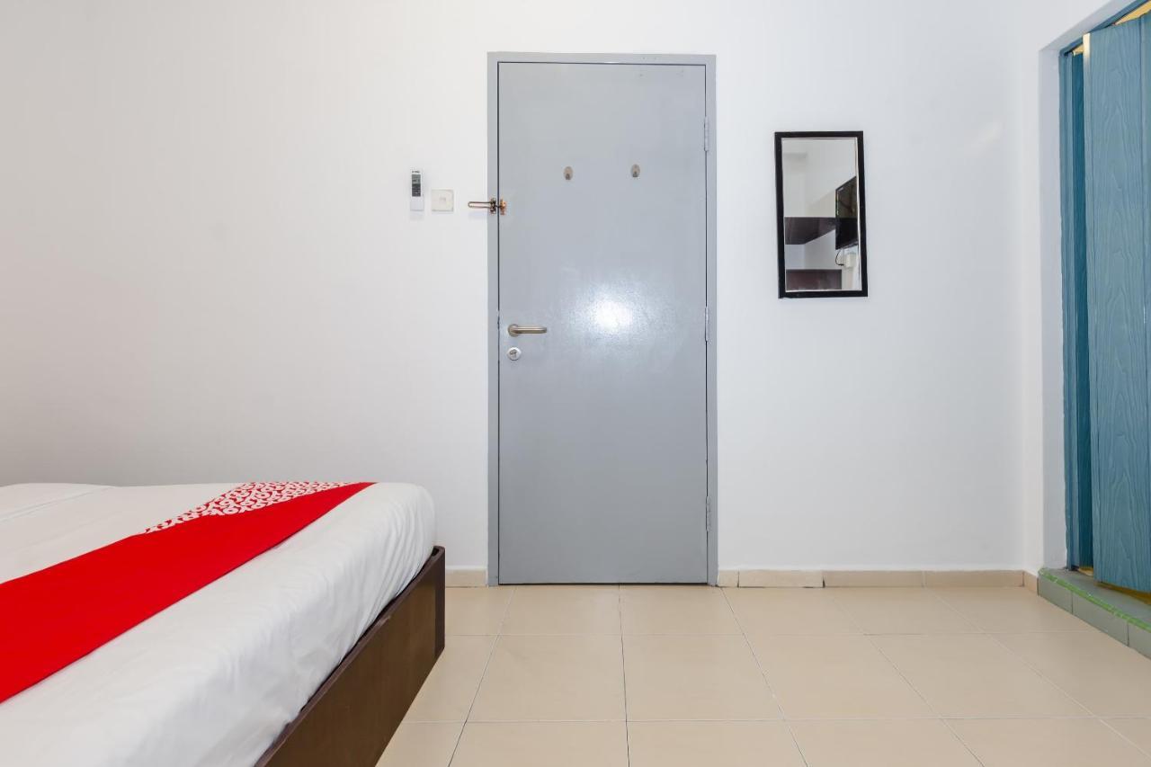 Oyo 1090 Hollitel Hotel Melaka Kültér fotó