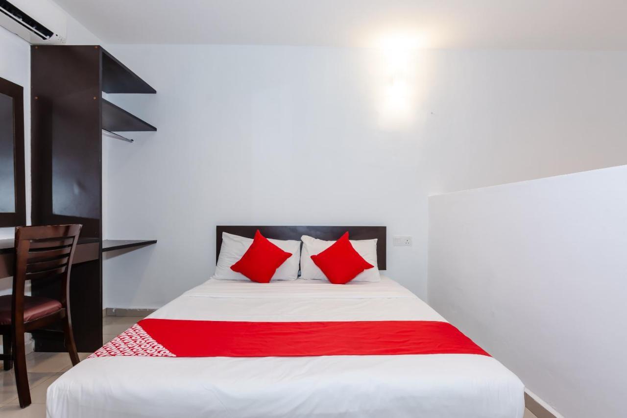 Oyo 1090 Hollitel Hotel Melaka Kültér fotó