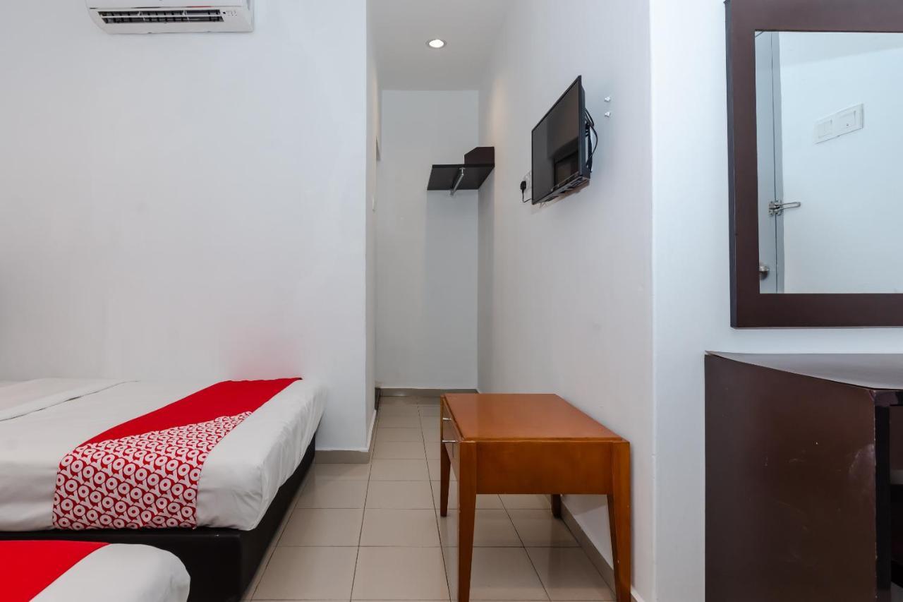 Oyo 1090 Hollitel Hotel Melaka Kültér fotó
