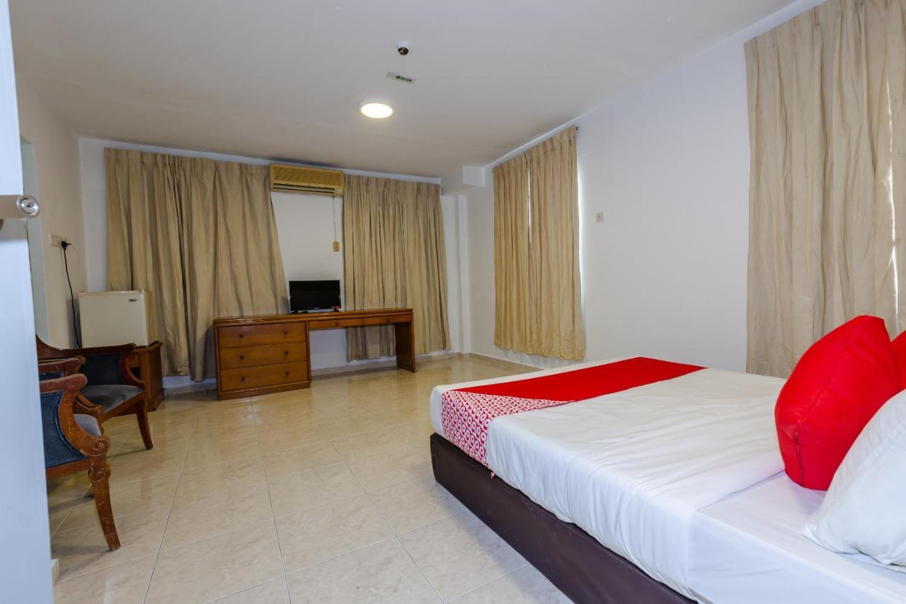 Oyo 1090 Hollitel Hotel Melaka Kültér fotó