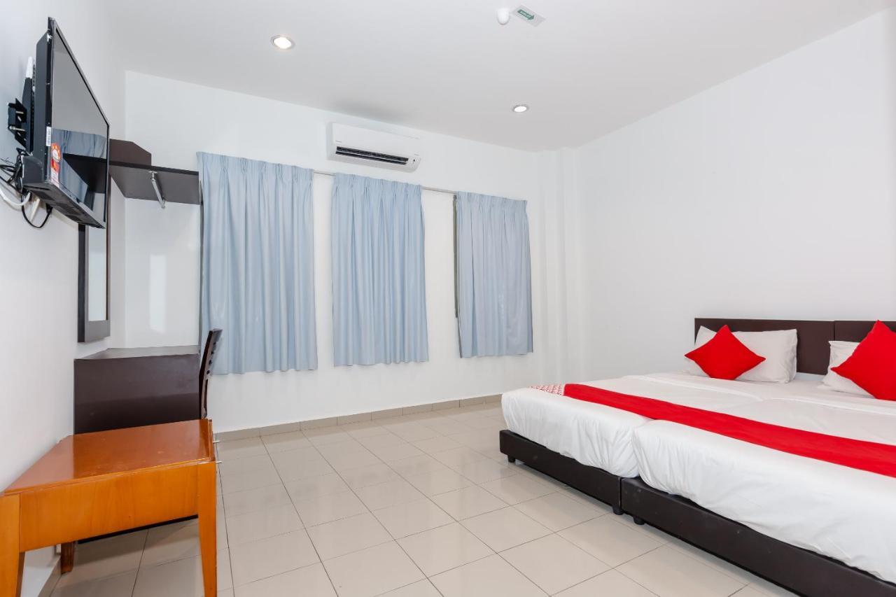 Oyo 1090 Hollitel Hotel Melaka Kültér fotó