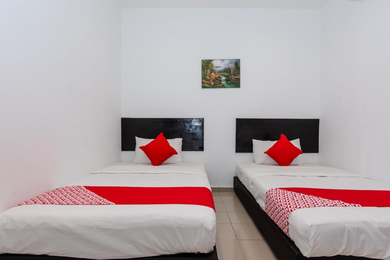Oyo 1090 Hollitel Hotel Melaka Kültér fotó