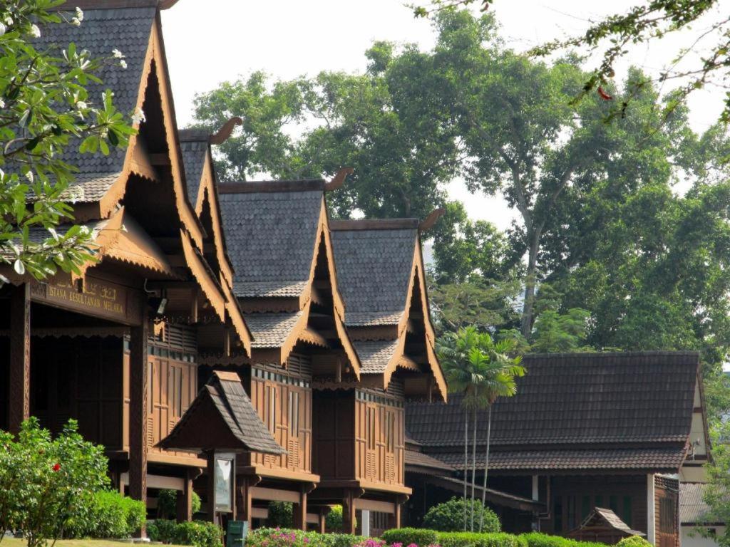 Oyo 1090 Hollitel Hotel Melaka Kültér fotó
