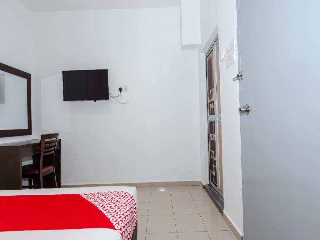 Oyo 1090 Hollitel Hotel Melaka Kültér fotó