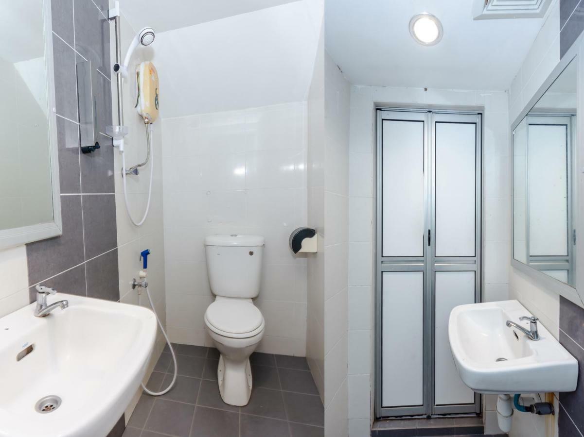 Oyo 1090 Hollitel Hotel Melaka Kültér fotó